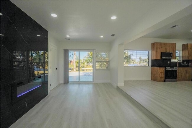 Building Photo - 6821 Marius Rd