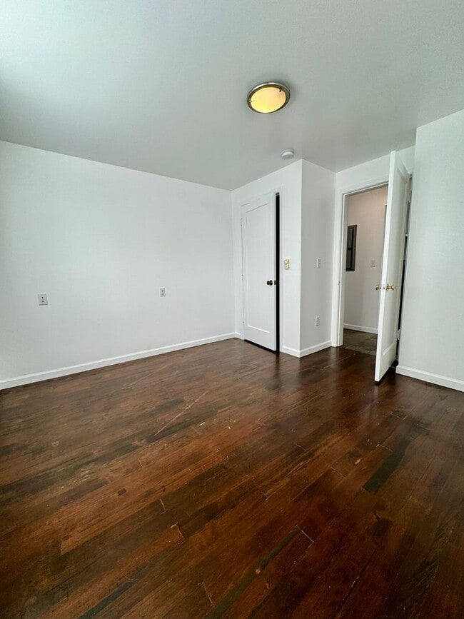 Building Photo - FAIRYTALE OF 1819 LLC QUEEN ANNE