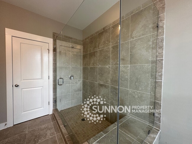 Building Photo - Beautiful 3-Story Townhome in the Heart of...