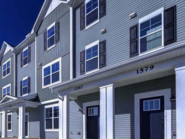 Building Photo - 1587 Syracuse Dr