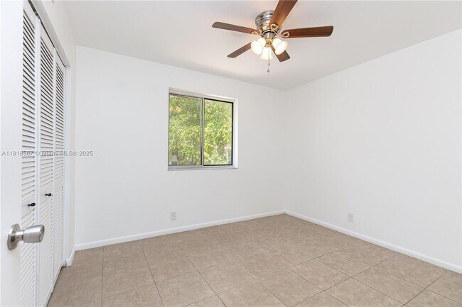 Building Photo - 717 Gardens Dr