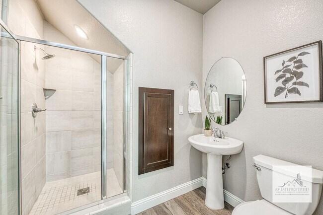 Building Photo - Stunning Granville Home in Copper River Canvas Gated Community!