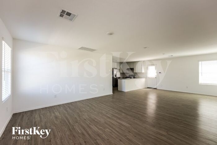 Building Photo - 2403 Lake Hls