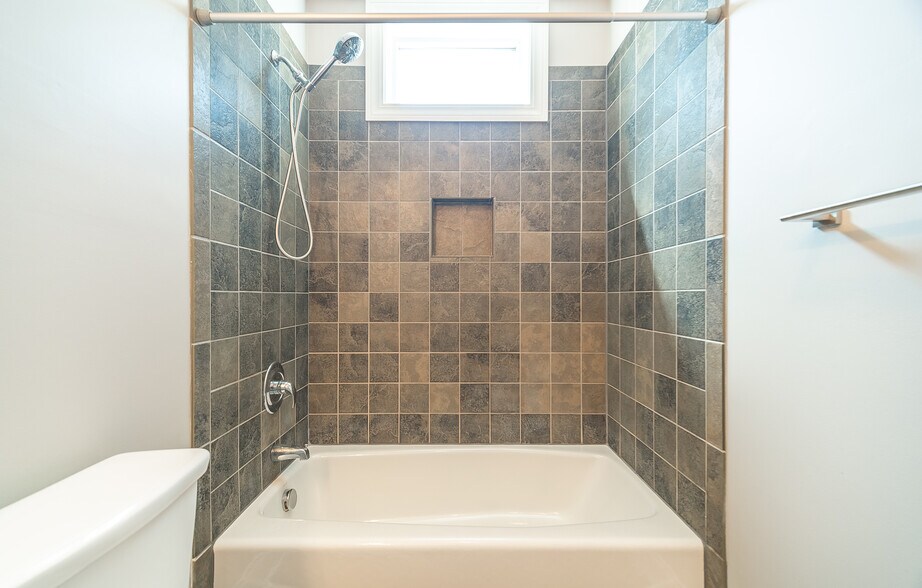 Building Photo - 362 Soundview Ave
