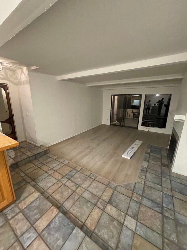 Family room - 21372 Brookhurst St