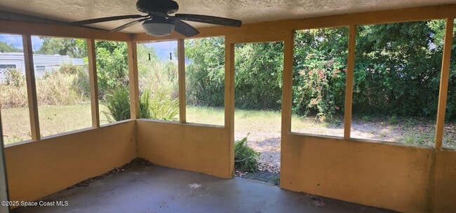 Building Photo - 320 St Regis Dr