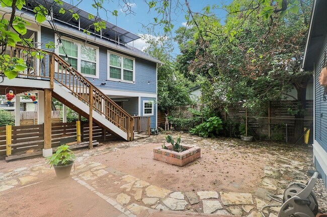 Building Photo - 4315 Bellvue Ave