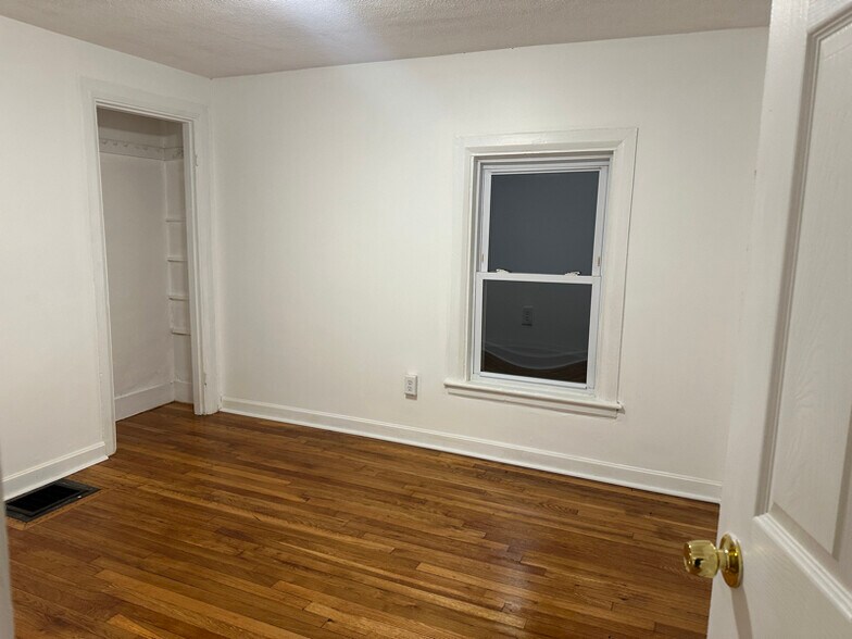 Building Photo - 15 Barrett St