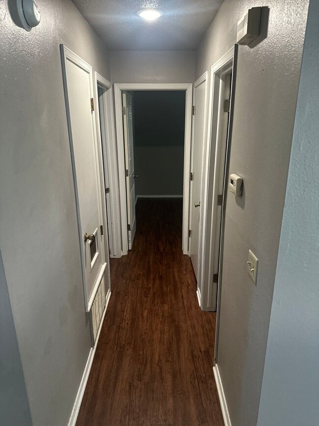 Building Photo - 2-Bedroom, 1-Bathroom Unit @ Rolling Oaks 4-Plex - Water Bill Included