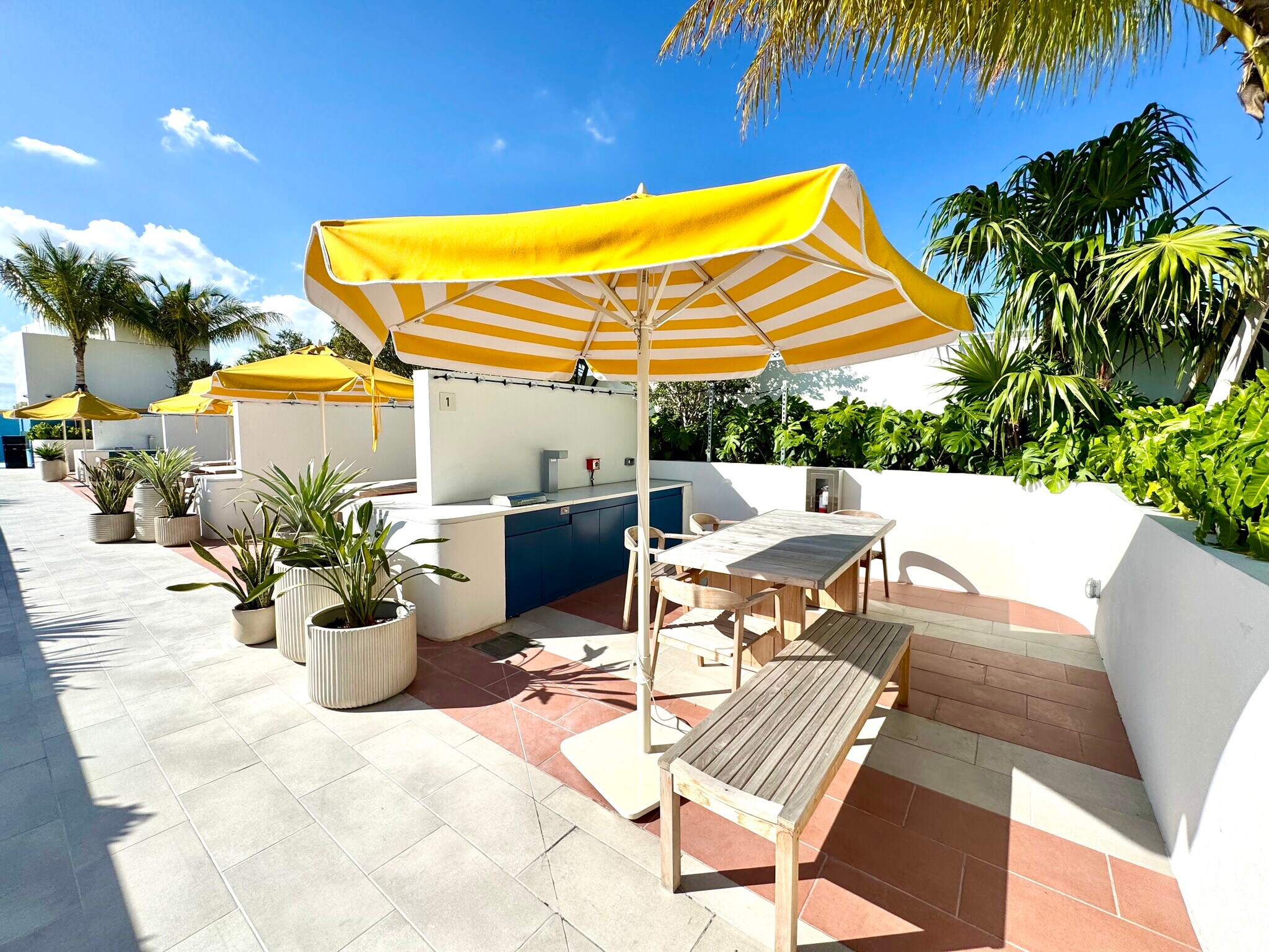 Building Photo - 1940 NW 2nd Ct