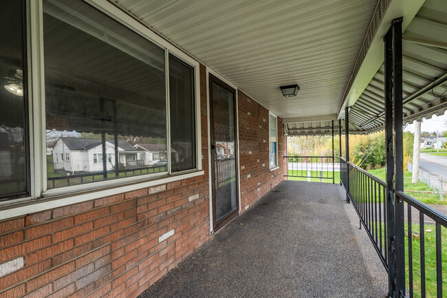Building Photo - 224 N Vance Dr