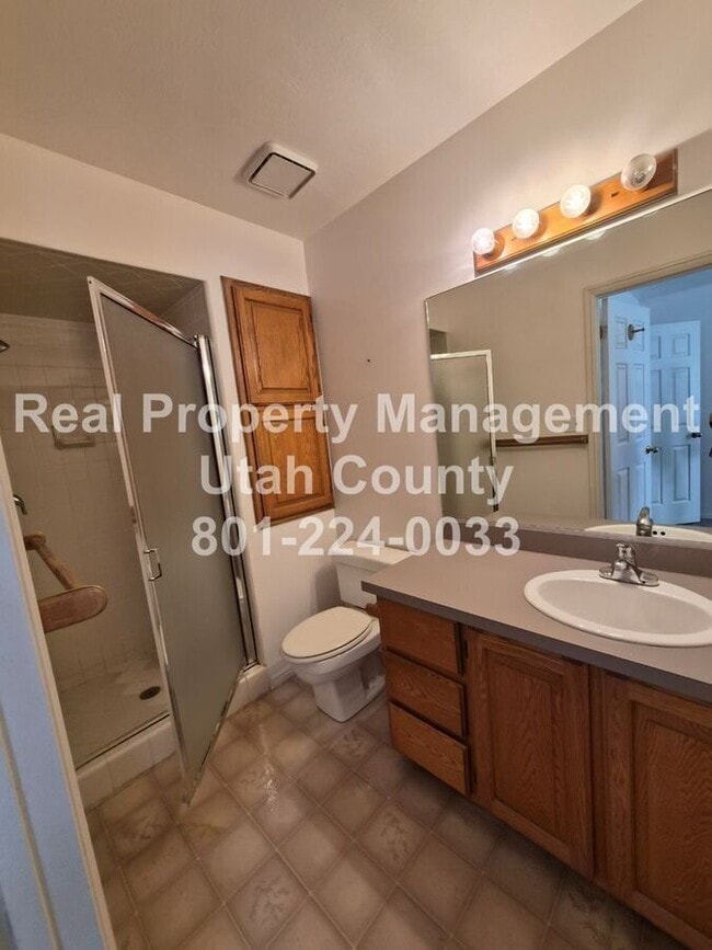 Building Photo - 590 E 1090 N