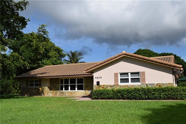 Building Photo - 4625 Glenwood Dr