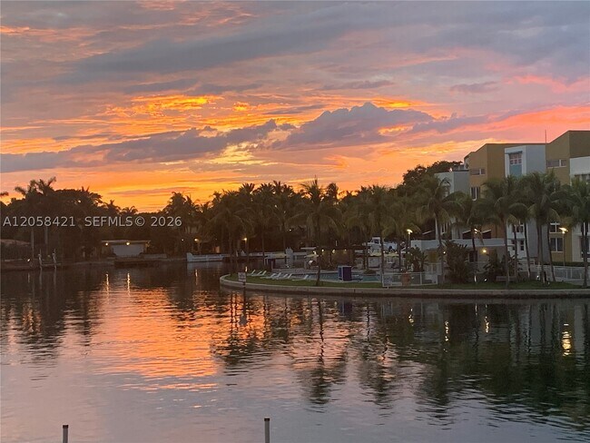 Building Photo - 5900 Collins Ave
