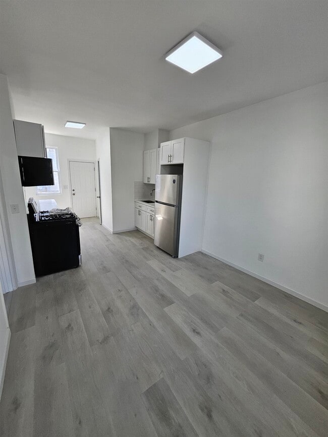 Building Photo - 190 Central Ave