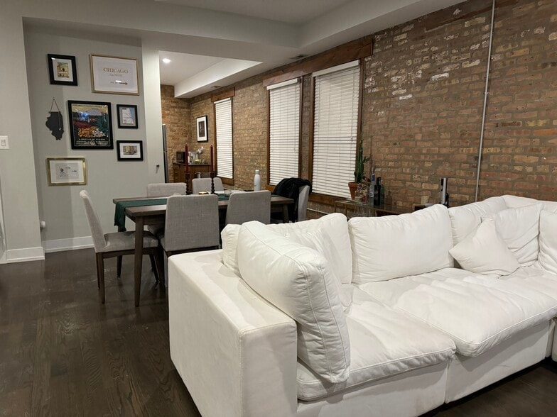 Building Photo - 2475 N Lincoln Ave