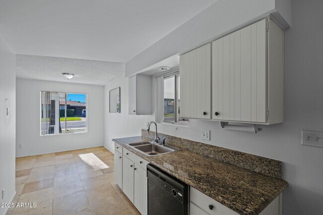 Building Photo - 2346 E Shaw Butte Dr