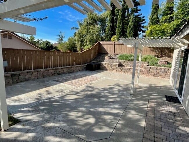 Building Photo - Village Park Single Story Home - Immaculat...