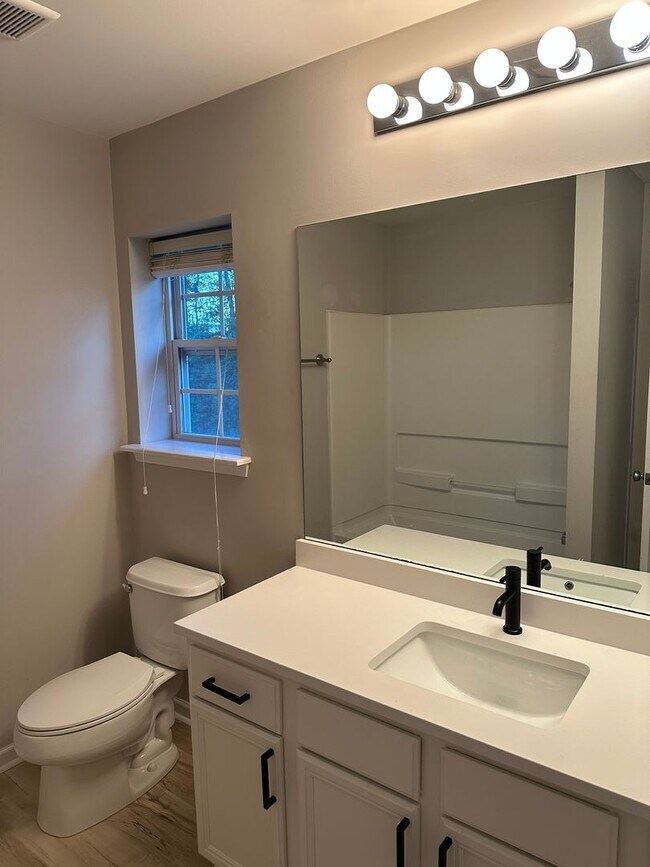 Building Photo - 3 Bedroom 2.5 Bath Townhome in Pooler