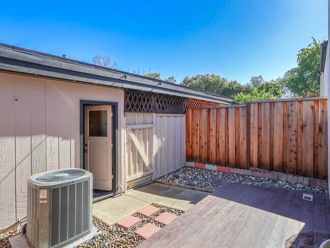 Building Photo - 1484 Carnot Dr