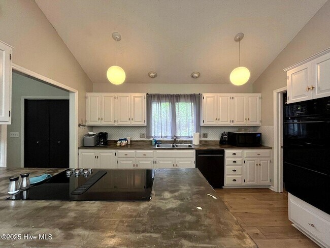 Building Photo - 1010 Monticello Dr