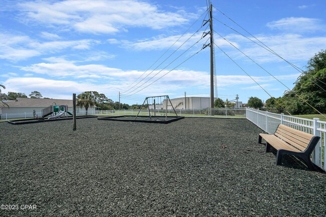 Building Photo - Coming Soon ______Available on November 20...