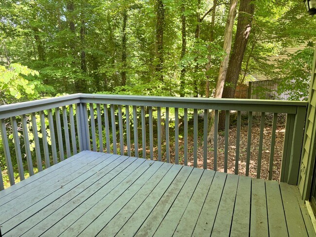 Building Photo - 1 Bedroom, 1 Bathroom Townhouse in High Point!