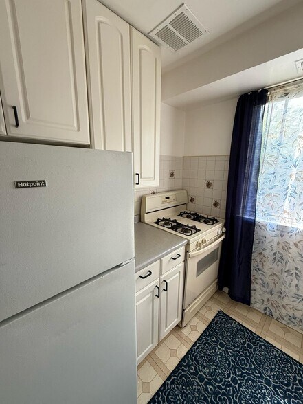 Building Photo - 9921 Bustleton Ave