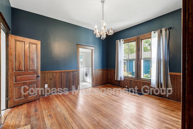Building Photo - 424 E Burwell Ave