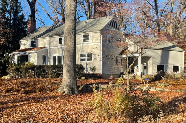 Building Photo - 5 Little Brook Rd