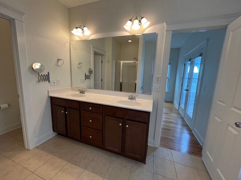 Building Photo - 1207 Appling Dr