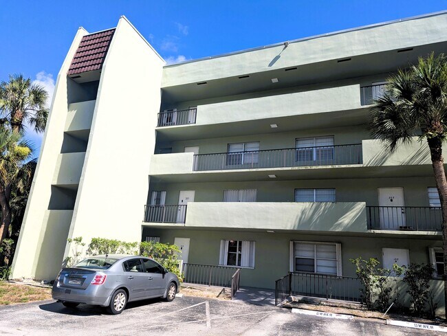 Primary Photo - 1638 Embassy Dr