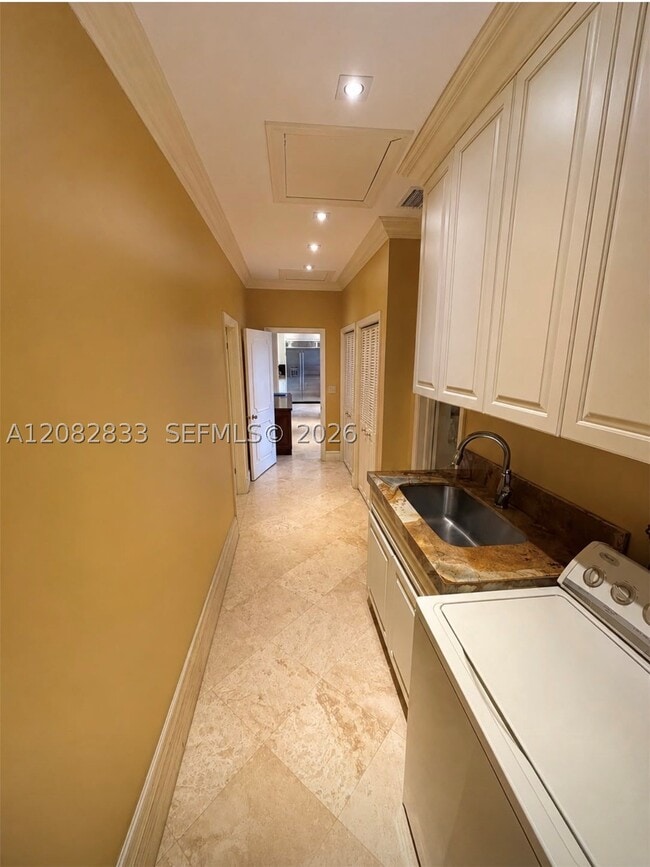 Building Photo - 470 Marquesa Dr
