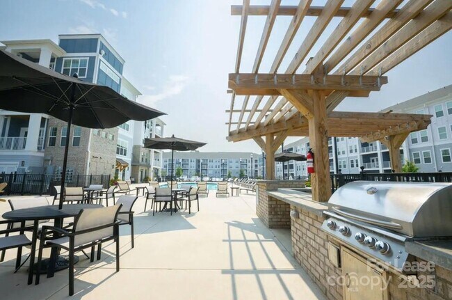 Building Photo - 3230 Furr court