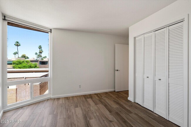 Building Photo - 7401 N Scottsdale Rd