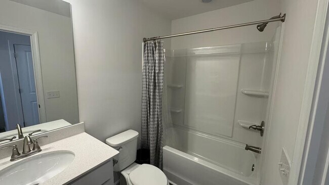 Building Photo - 149 Roxanne Dr