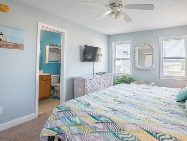 Building Photo - Sea Drift Carolina Breezin' @ 208 Carolina Beach Ave S #102