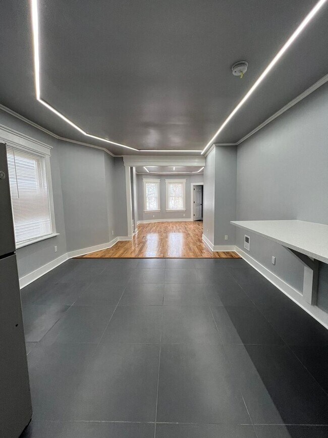 Building Photo - 423 Shelton Ave