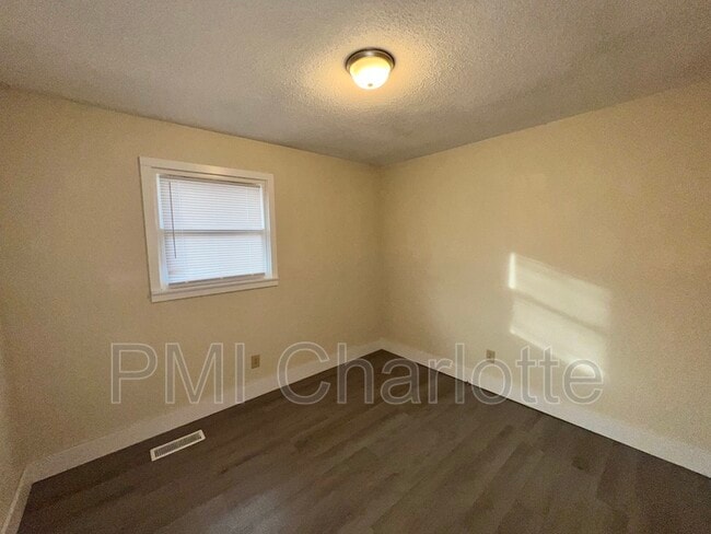 Building Photo - 3740 Branding Iron Dr