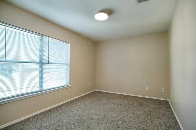 Building Photo - 7537 Redrick Dr
