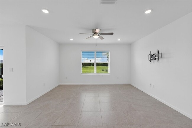 Building Photo - 42392 Cascade Dr