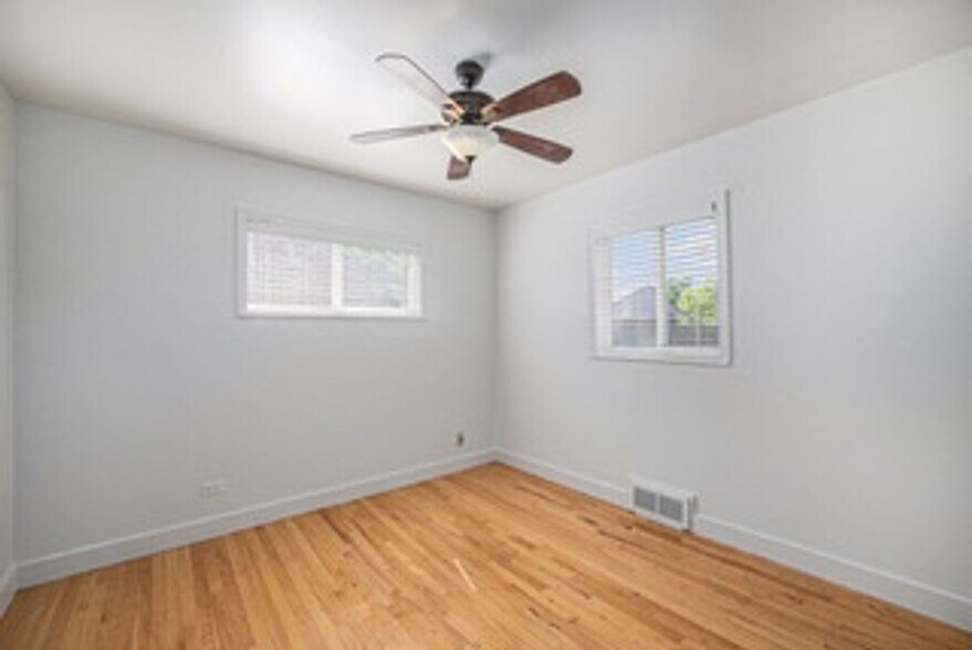 Building Photo - 1530 W Berkeley Pl