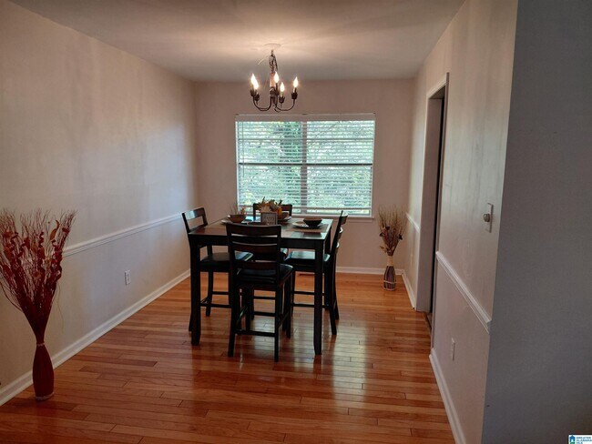 Building Photo - 2559 Janice Cir NE