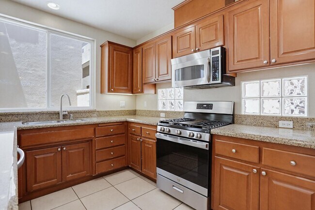 Building Photo - 3 Bedroom Home Available Now!