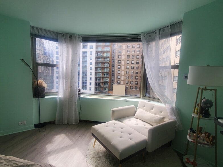 Bedroom - 535 N Michigan Ave