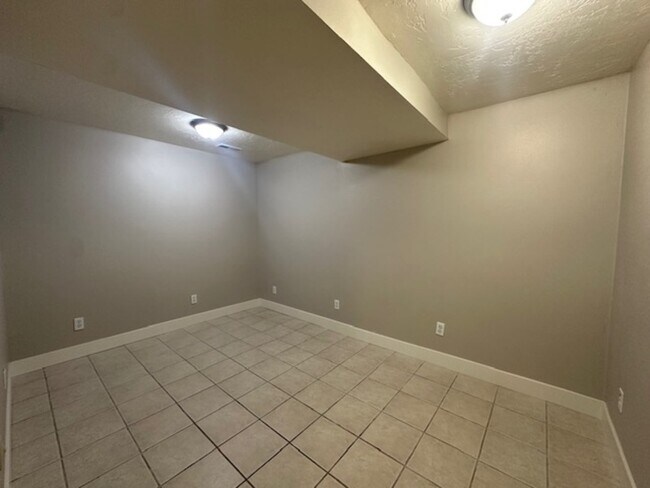 Building Photo - 1175 W 1420 N