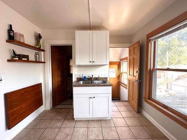 Building Photo - 6029 Portland Ave