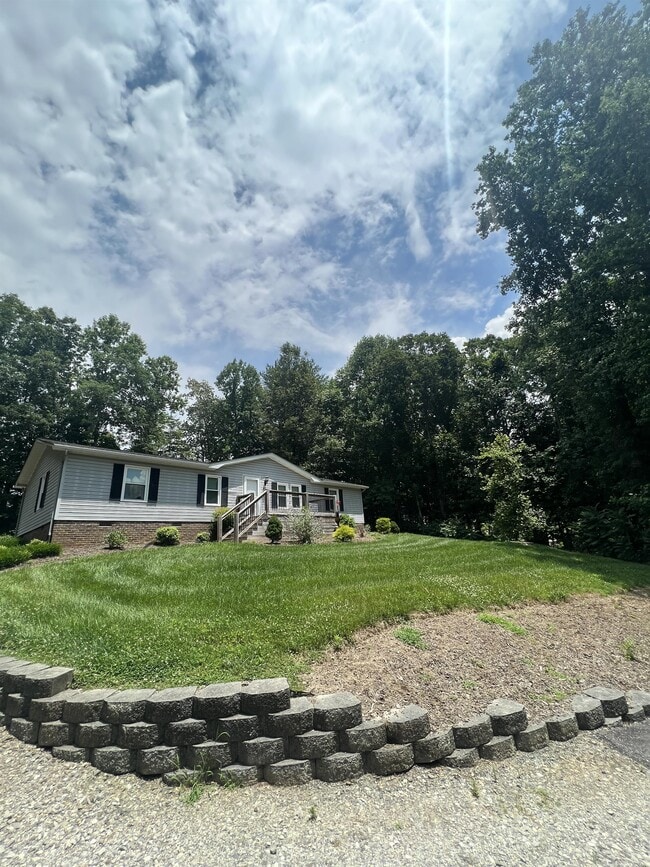 Building Photo - 404 Holland Woods Dr