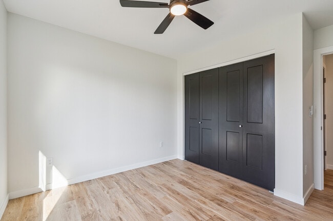 Building Photo - 602 Creekside Ln