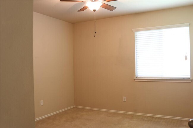 Building Photo - 2855 Shadowpoint Cove